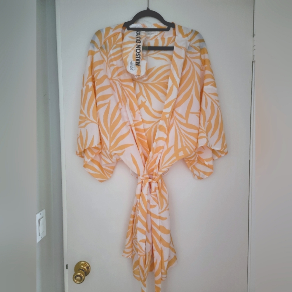 New robe with matching eye mask. L/2XL